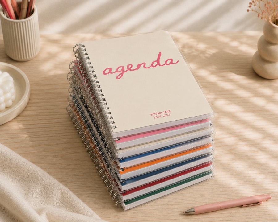 Gestapelde lerarenagenda's in alle kleuren